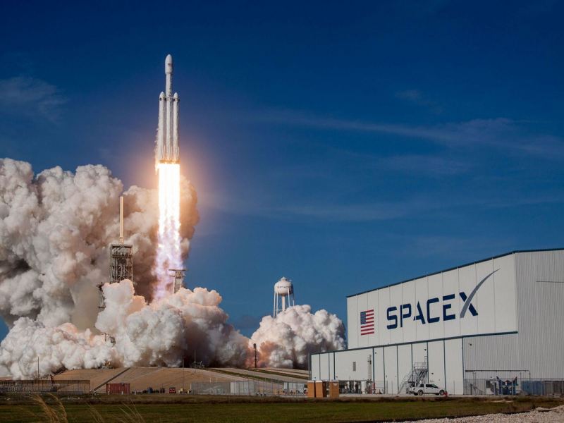 “SpaceX” daha 22 internet-peykini orbitə çıxarıb 