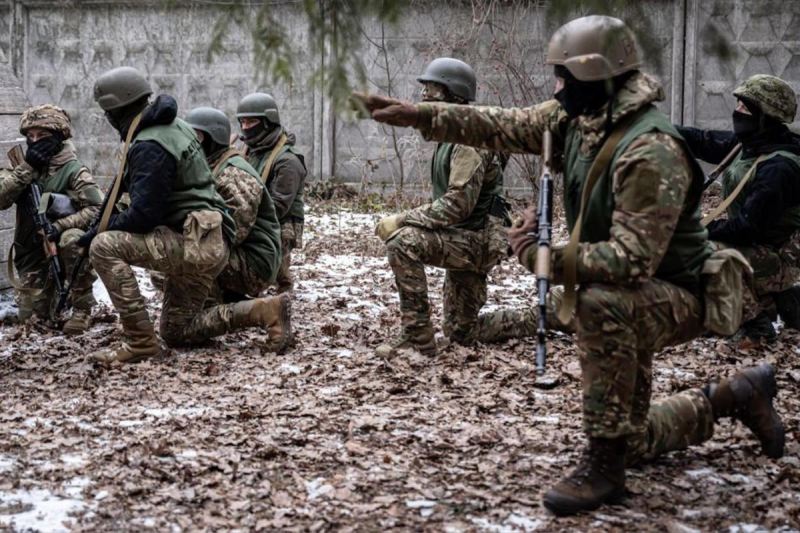 Ukrayna hərbçiləri bir kəndindən geri çəkilib 