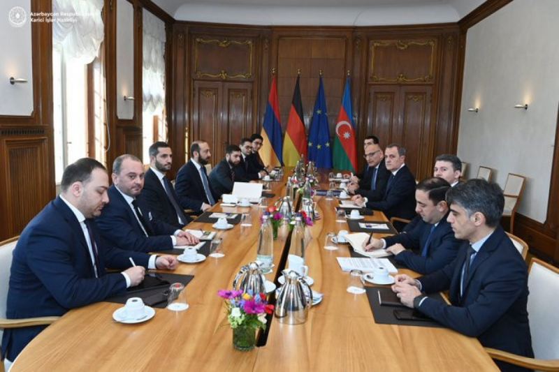 Azərbaycan və Ermənistan XİN rəhbərlərinin danışıqları başa çatıb - YENİLƏNİB - FOTO 