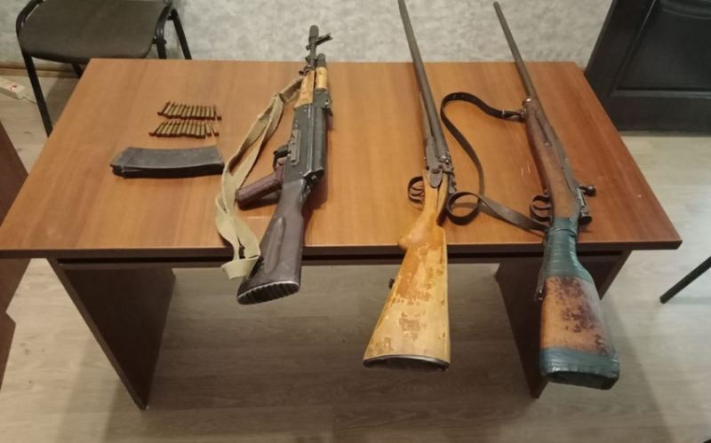 Polis vətəndaşlardan qanunsuz saxlanılan avtomat və tüfənglər götürüb 