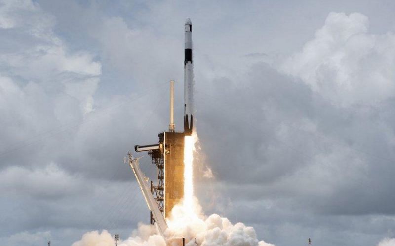 “SpaceX”in raketi İsveç peykini orbitə çıxarıb 