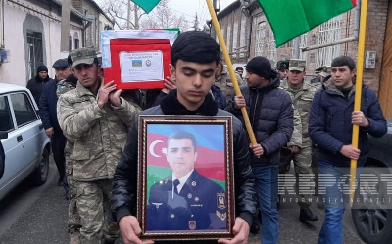 Laçında avtomobil qəzasında həlak olan hərbçi Gəncədə dəfn olunub 