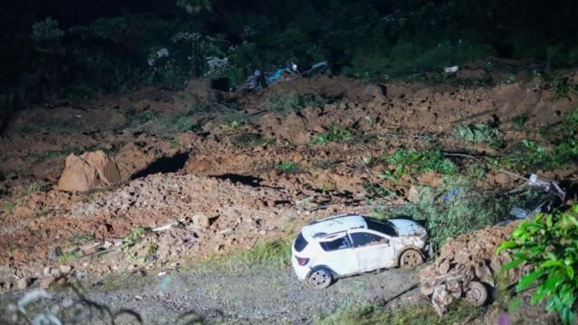 Kolumbiyada magistral yolda torpaq sürüşməsi: 39 nəfər ölüb 