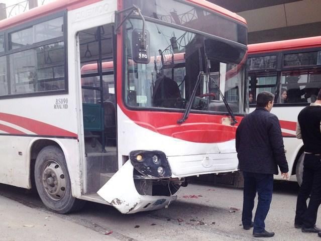 Bakıda sərnişin avtobusu qadını vurdu 