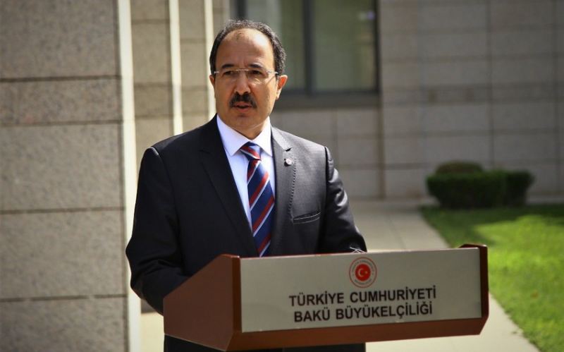 Türkiyə səfirliyində bayraqlar yarıya endirildi 