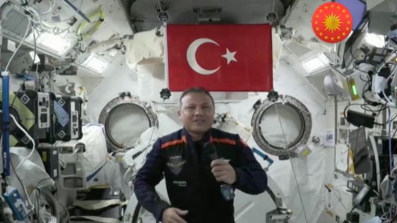 Alper Gezeravcı kosmosda elmi təcrübələr həyata keçirib 