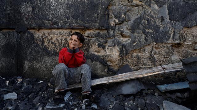 İsrail Qəzzada 25 min 700 insanı qətlə yetirib 