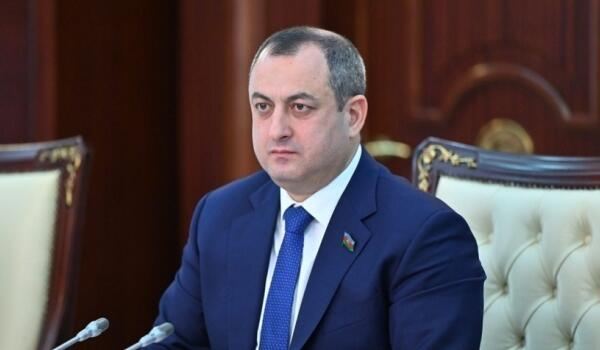 Adil Əliyev kollektivə təqdim edildi 