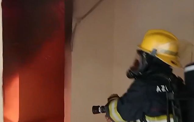 Bakıda yaşayış binasında yanğın - Video 