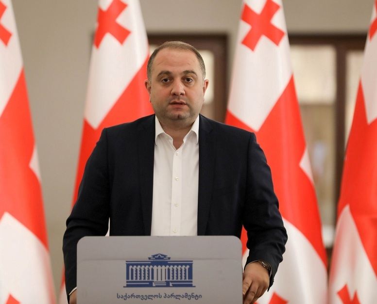 Gürcüstan müdafiə naziri İrəvana gəldi 