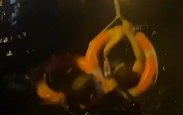 Bulvarda batan qadın xilas edildi - Video 