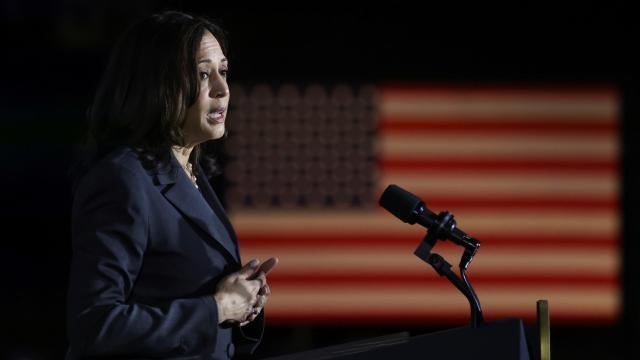 Kamala Harris 24 saat ərzində 81 milyon dollar ianə toplayıb 