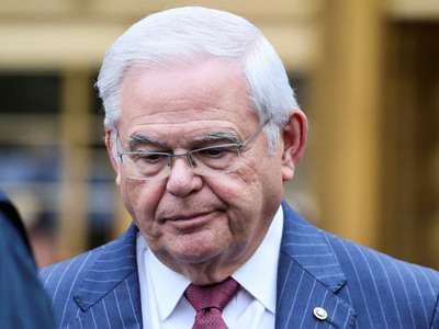 Korrupsiyada ittiham olunan ABŞ senatoru Menendez istefa verib 