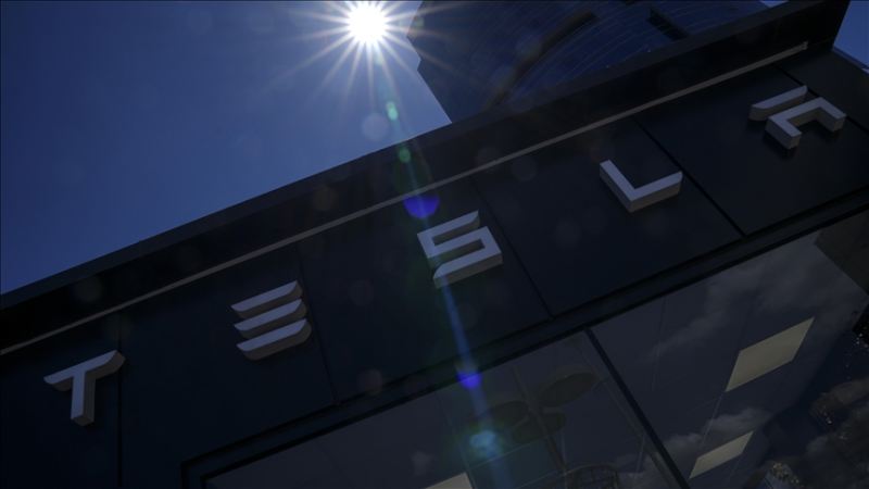 \"Tesla\"nın satışları kəskin düşdü: Rüblük mənfəətdə 45 faiz azalma...