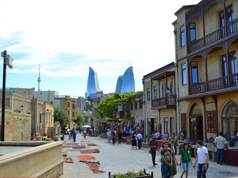 Xarici turistlər daha çox Bakıda dincəlir: Bölgələr turizmdə niyə geri qalır?