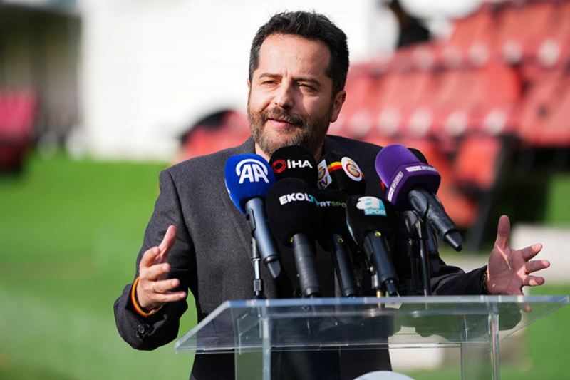 Erden Timur istefa verdi 