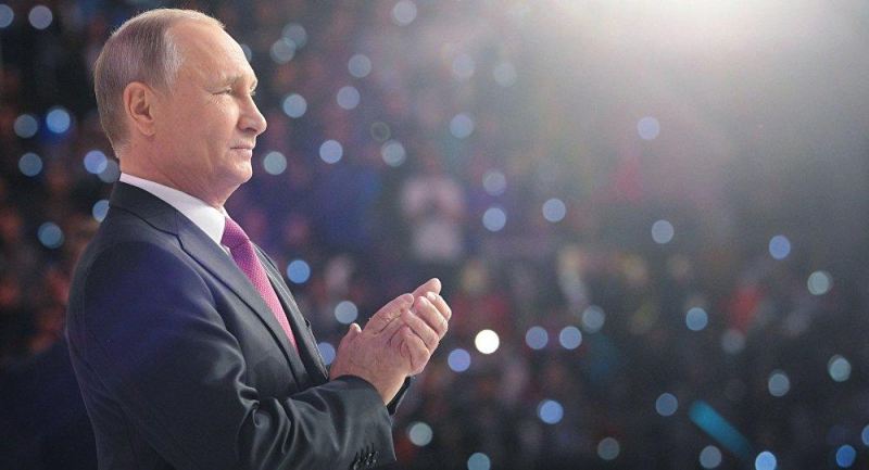 Putinin ailə şəcərəsi nümayiş olundu 