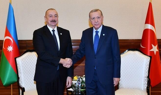 Prezidentlərin təkbətək görüşü başa çatdı 
