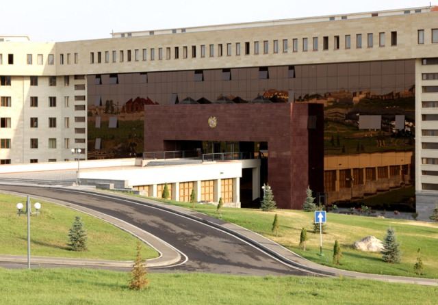 Ermənistan MN komandirlərin təliminə başladı 