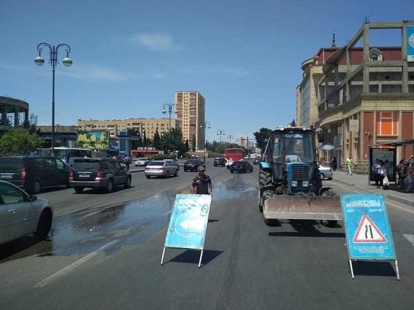 Bakıda su borusu partladı 