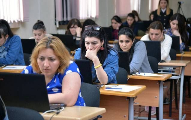 Xarici dil müəllimləri sertifikasiya imtahanı verirlər 