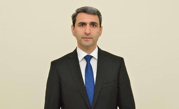 Yüksək vəzifəli məmur üç xanım əməkdaşına maşın hədiyyə edib 