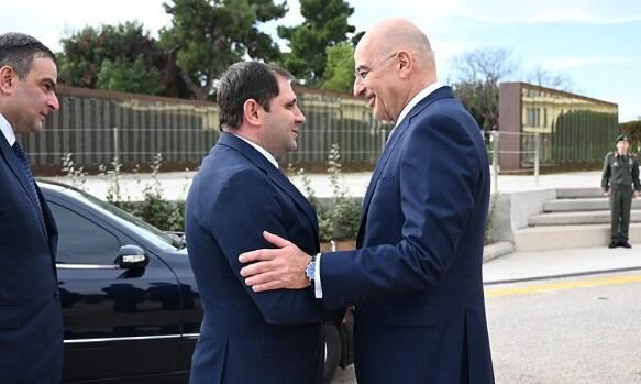 Papikyan Nikos Dendias ilə görüşdü 