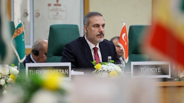 Hakan Fidan: Qəzza ətrafındakı blokada qırılmalıdır 