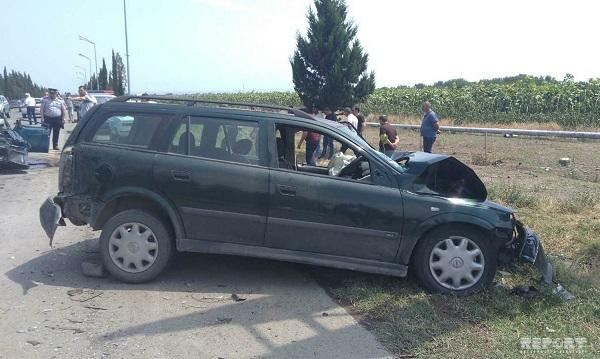 “Opel” yoldan çıxaraq boruya çırpıldı: 4 nəfər... 