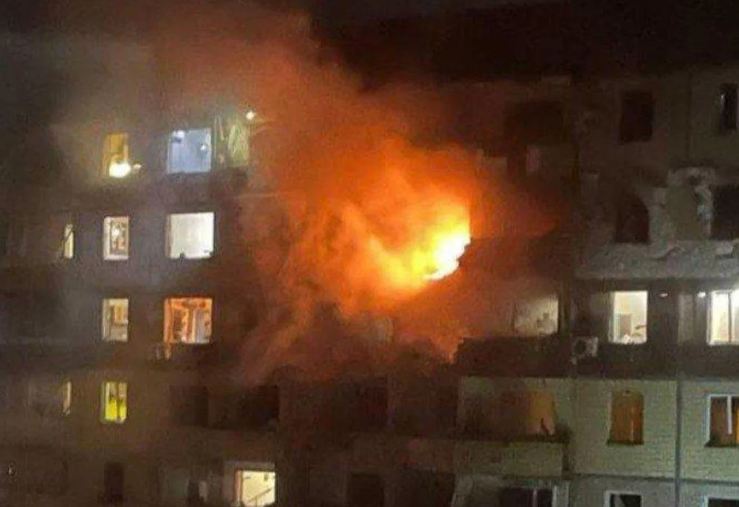 Dnepropetrovskda yaşayış binası raketlə vuruldu: Ölənlər var (FOTO)