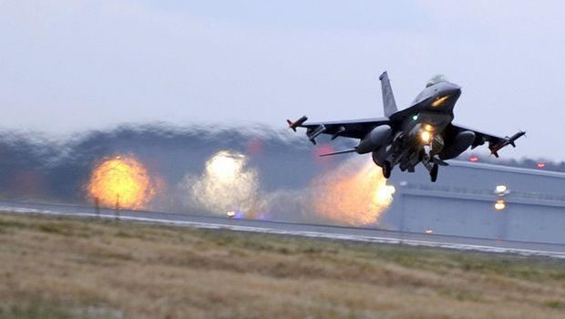 Yunanıstanda F-16 qəzaya uğradı 