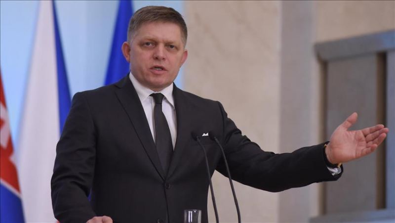 Robert Fiko Azərbaycana gəlir 