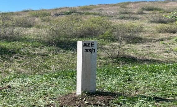 Ermənistanla sərhəddə 40 dirək quraşdırıldı 