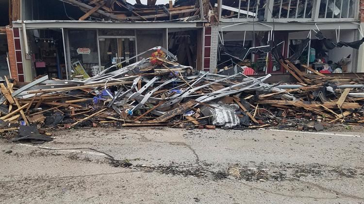 Güclü tornado Oklahoma ştatında onlarla evi dağıdıb 