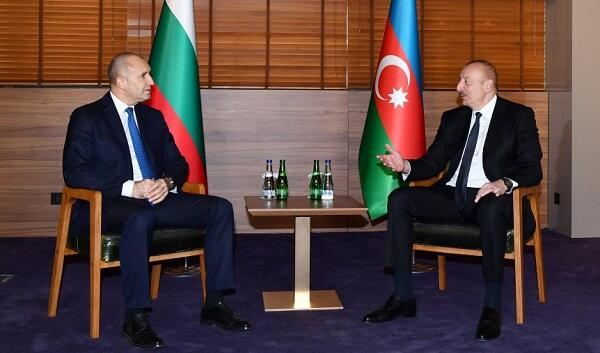 Əliyevlə Radev arasında təkbətək görüş başladı 