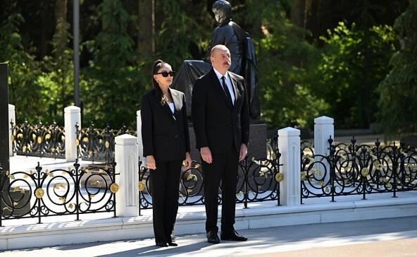 Prezident və xanımı Fəxri xiyabanda - FOTO