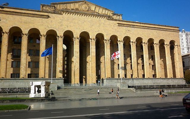 Gürcü parlamenti qalmaqallı layihəni qəbul etdi 