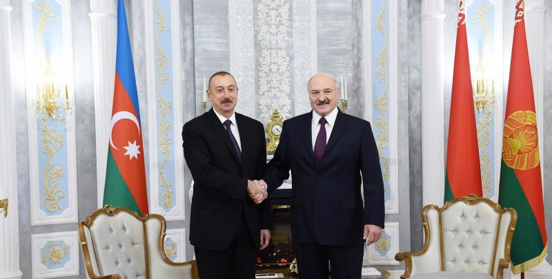 Prezidentlərin təkbətək görüşü başladı 