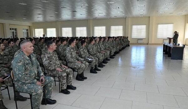 Hərbi vəzifəlilərlə görüş keçirildi 