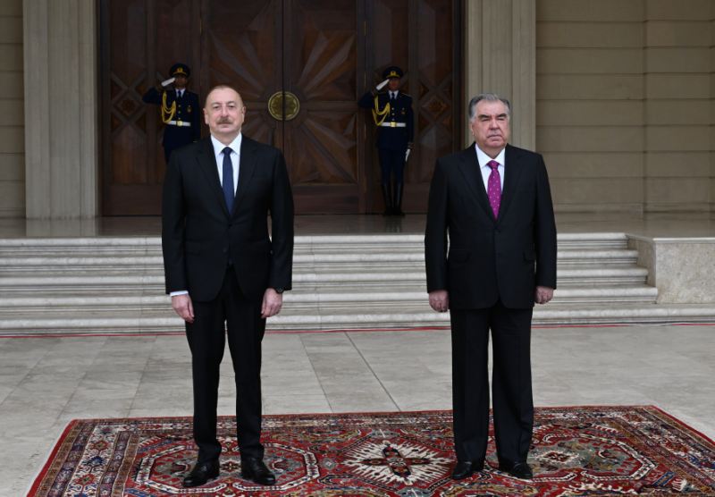 Prezidentlər mətbuata bəyanatlarla çıxış ediblər 