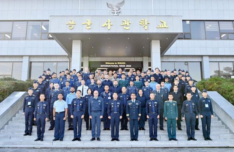 Hərbi İnstitut Cənubi Koreyada “12-ci Beynəlxalq Kursantlar Həftəsi”ndə təmsil olunub 