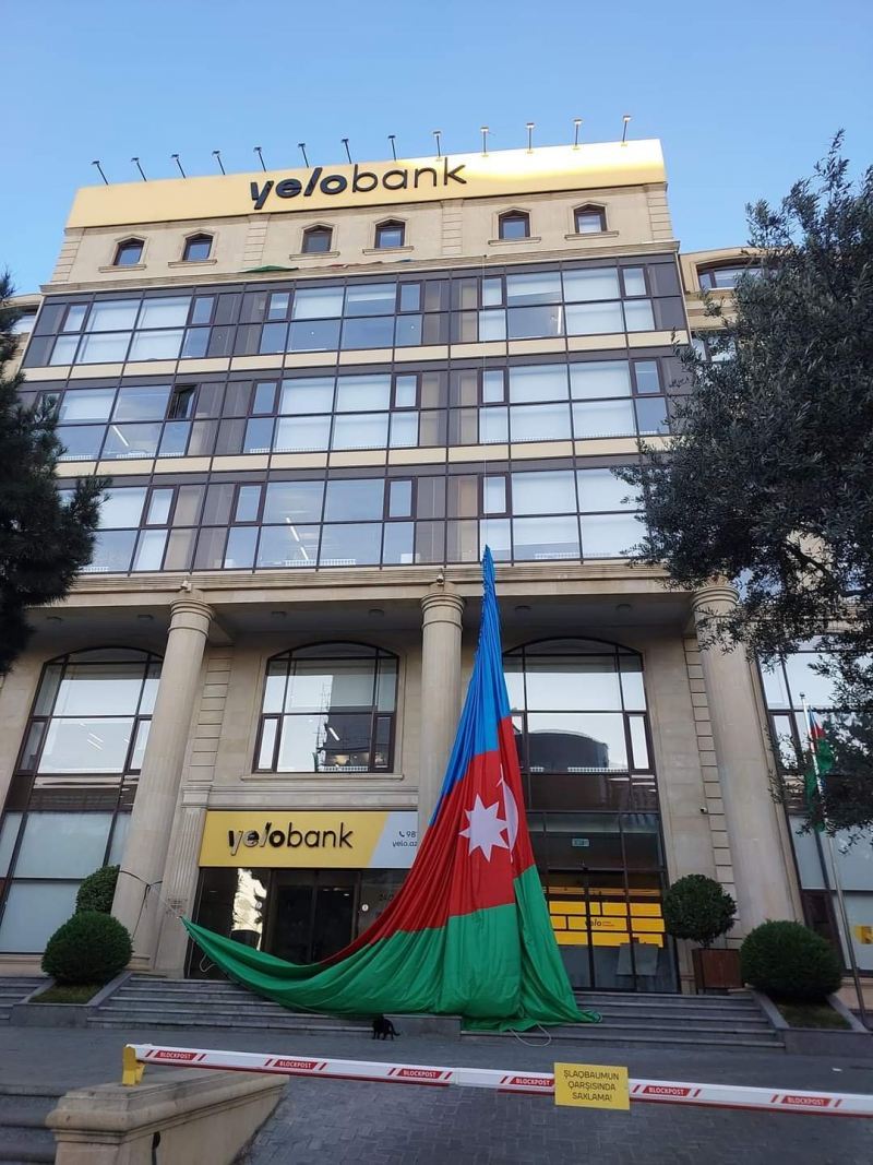 \"Yelo Bank\" bayrağa qarşı hörmətsizlik edib? - Açıqlama