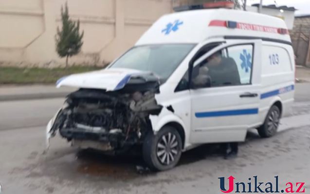 Təcili yardım maşını qəzaya uğradı - Həkim və 3 nəfər xəsarət aldı 