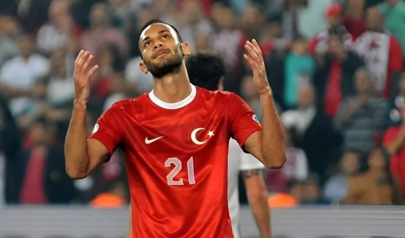 35 yaşlı müdafiəçi karyerasını bitirdi 