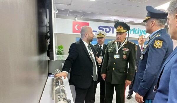 Kərim Vəliyev Pakistanda silahlara baxdı - Foto 