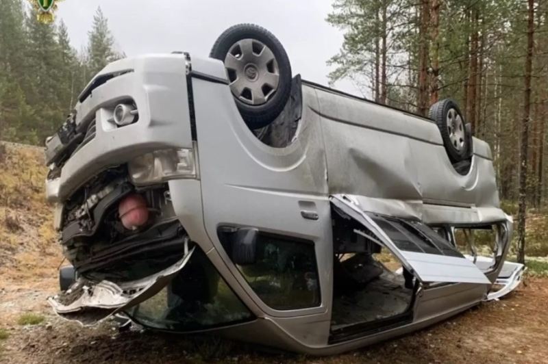 Kürdəmirdə mikroavtobus aşıb, xəsarət alanlar var 