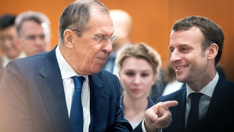 Lavrov Makronla əl sıxışmasına münasibət bildirdi 