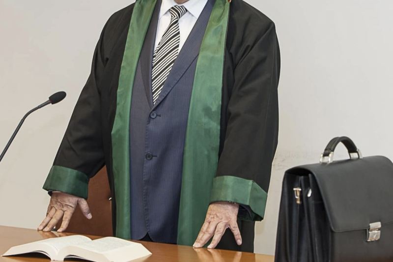 Üç vəkilin fəaliyyəti dayandırılıb, dörd vəkilə töhmət verilib 