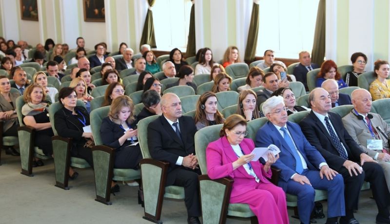 UNEC-də beynəlxalq konfrans öz işinə başlayıb 