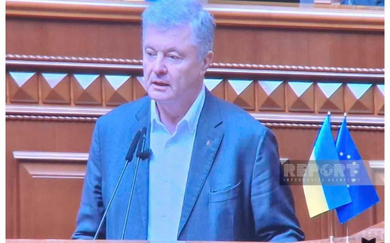Poroşenko Zelenskidən \"qələbə planı\"nı parlamentlə bölüşməyi tələb edib 